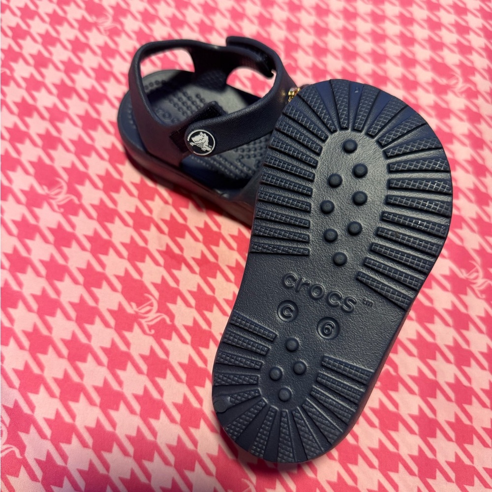 CROCS Navy Kids Sandals with Gold Bear Charms - Picture 2 of 5